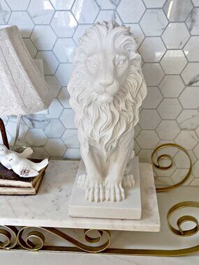 NEW! BEAUTIFUL MAJESTIC LARGE LION DECOR